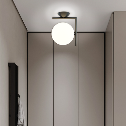 Opalune | Melkglazen Wandlamp – Opaal Bol in Messing, Zwart of Chroom voor Luxe Interieurs