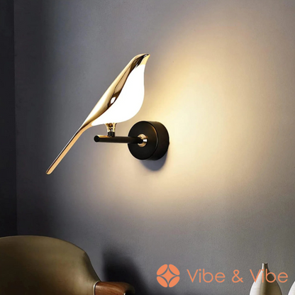 Auralis | Wandlamp met Gouden Vogels – Artistieke Sfeerlamp voor Slaapkamer, Hal of Hotelinterieur