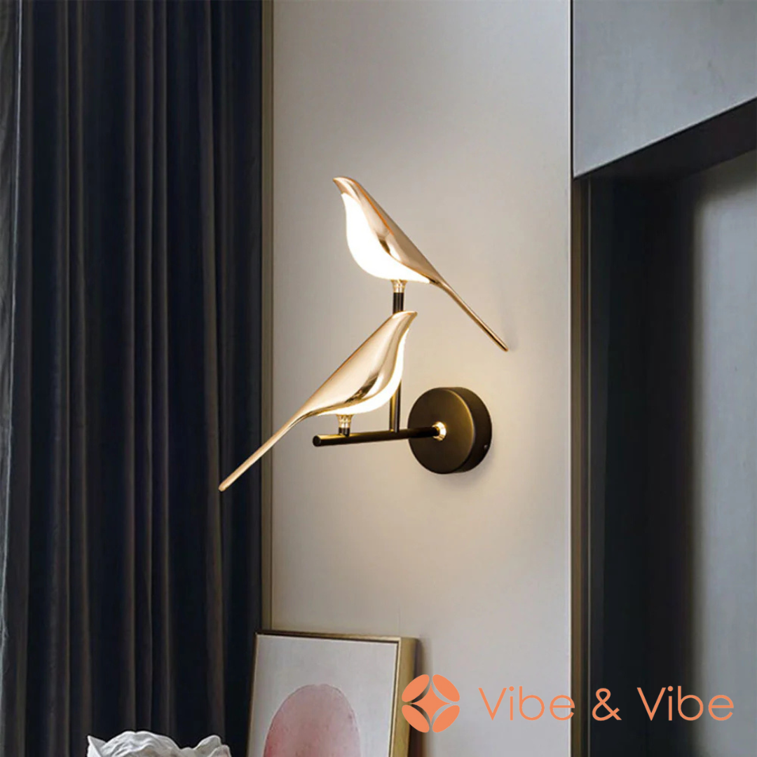 Auralis | Wandlamp met Gouden Vogels – Artistieke Sfeerlamp voor Slaapkamer, Hal of Hotelinterieur