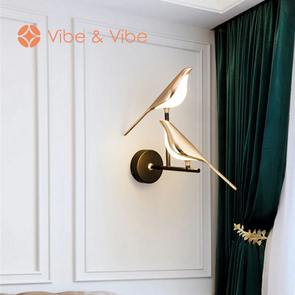 Auralis | Wandlamp met Gouden Vogels – Artistieke Sfeerlamp voor Slaapkamer, Hal of Hotelinterieur