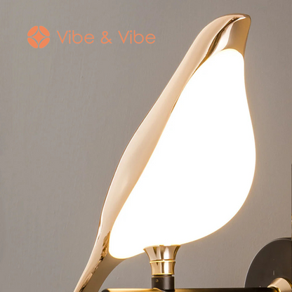 Auralis | Wandlamp met Gouden Vogels – Artistieke Sfeerlamp voor Slaapkamer, Hal of Hotelinterieur