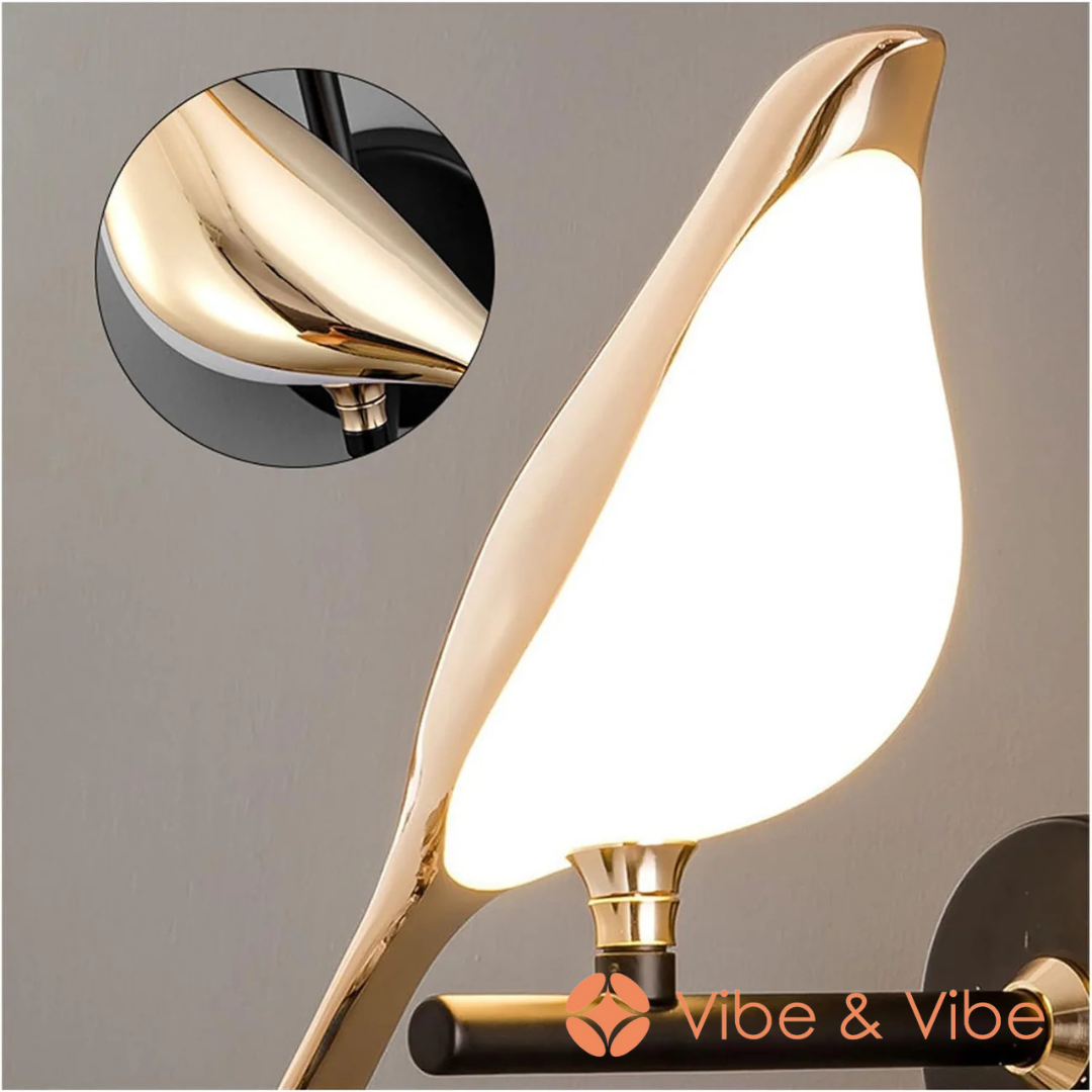 Auralis | Wandlamp met Gouden Vogels – Artistieke Sfeerlamp voor Slaapkamer, Hal of Hotelinterieur