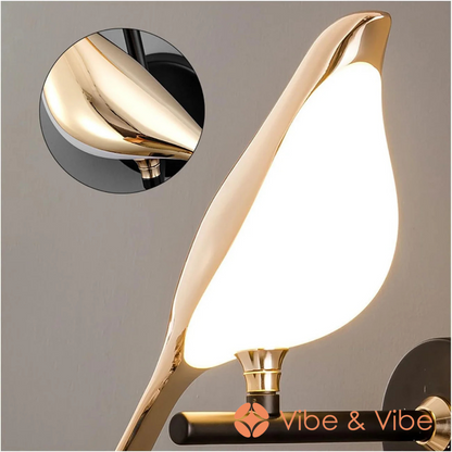 Auralis | Wandlamp met Gouden Vogels – Artistieke Sfeerlamp voor Slaapkamer, Hal of Hotelinterieur